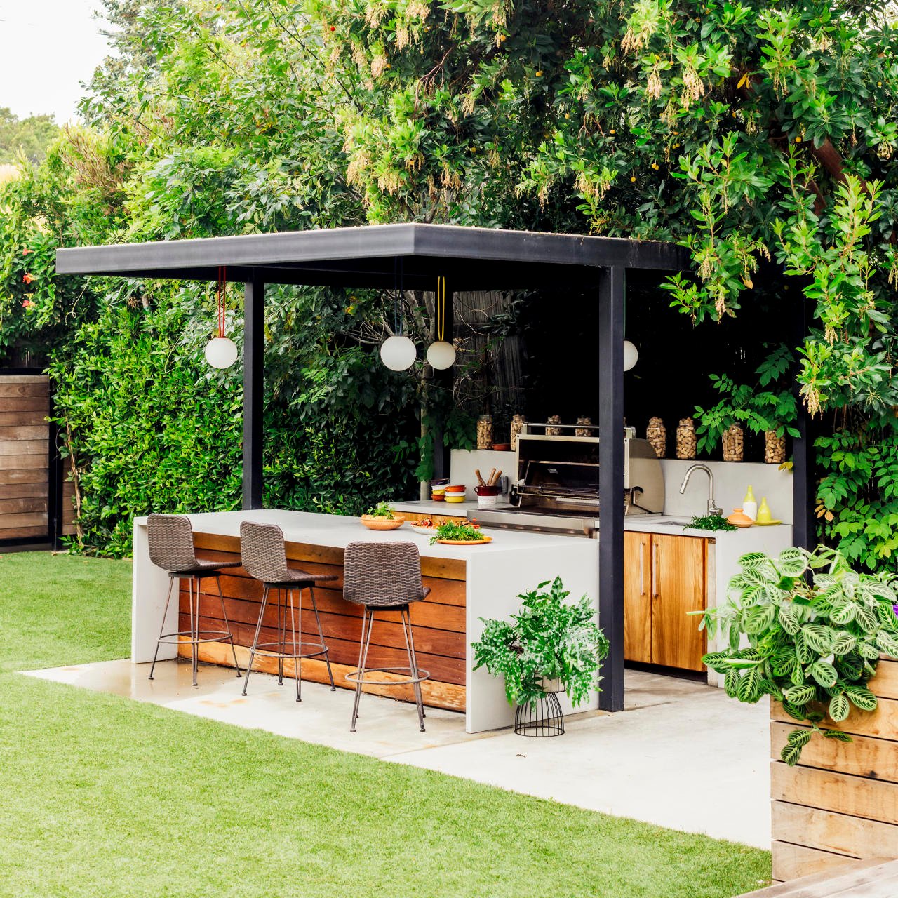 Outdoor Kitchen Construction​